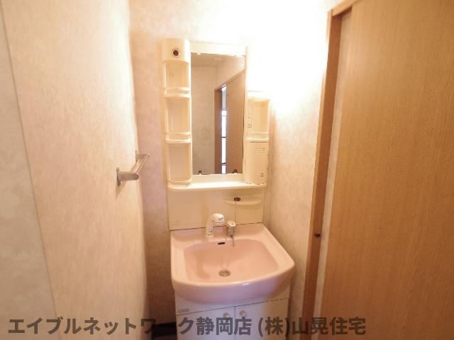 洗面設備　コンパクトで使いやすい洗面所
