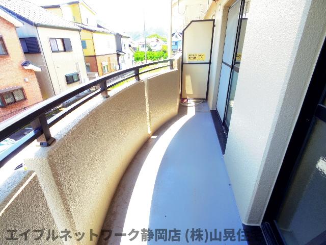 バルコニー　開放的で明るい空間を演出してくれるバルコニーです