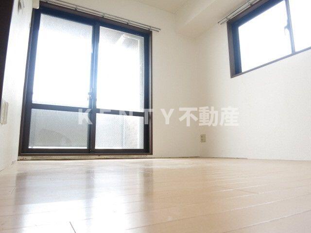 居室・リビング　こちらの居間で趣味の時間をお楽しみください