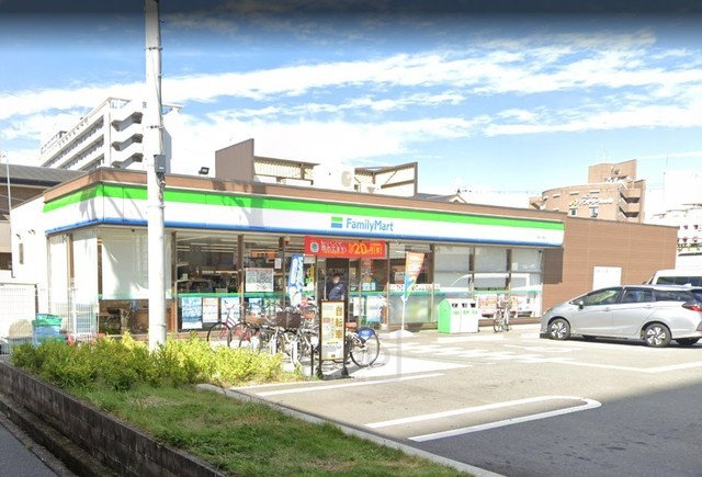 コンビニ　ファミリーマート　大阪空港前（コンビニ）まで156m