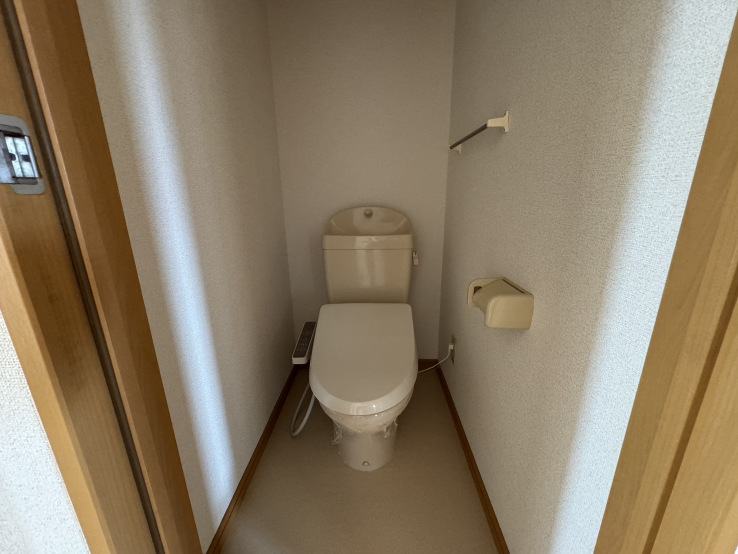 ＪＲ山陽本線 小月駅 徒歩10分 3階建 築23年のトイレ写真