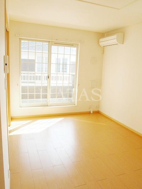 居室・リビング　同物件別部屋です。