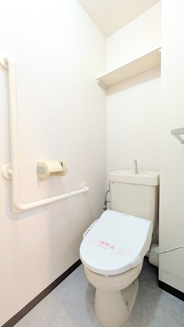 トイレ　温水洗浄機能付き暖房便座