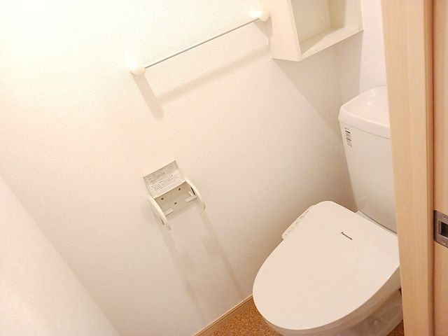 サニー KVのトイレ写真