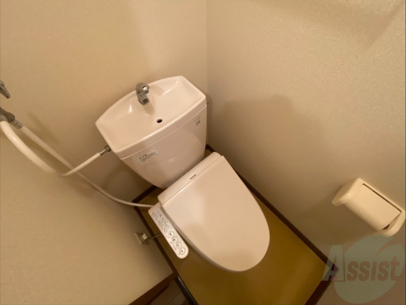 トイレ　ウォシュレット機能がついたトイレ。安心して使用できますね。