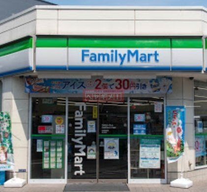 コンビニ　ファミリーマート大田中央三丁目店（コンビニ）まで290m