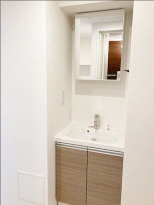 洗面設備　※同タイプの別のお部屋です。
