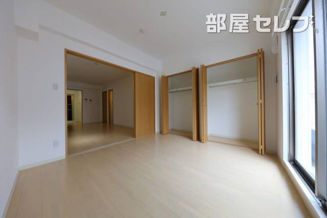 収納　独立洗面台です。