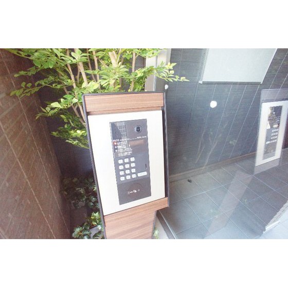 その他　共用エントランスにはオートロックあり