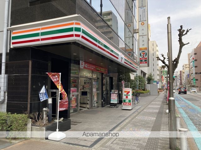 コンビニ　セブンイレブン（コンビニ）まで136m