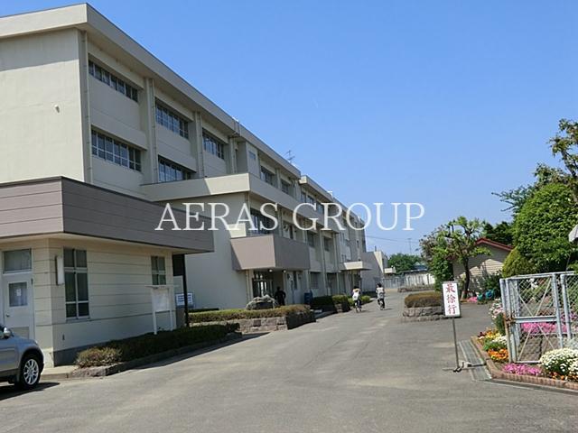 中学校　茅ヶ崎市立鶴嶺中学校（中学校）まで615m