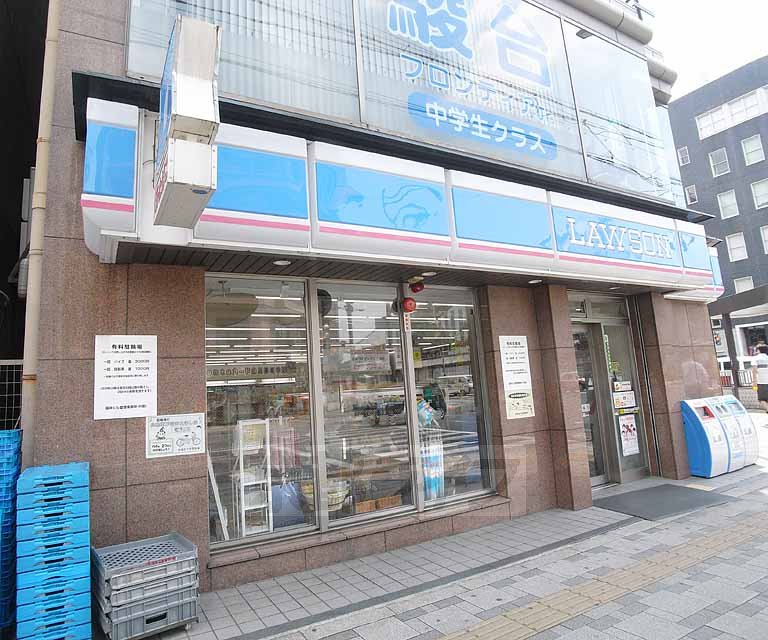 コンビニ　ローソン烏丸七条店（コンビニ）まで69m