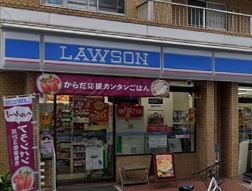 コンビニ　ローソン 大森海岸駅前店（コンビニ）まで406m