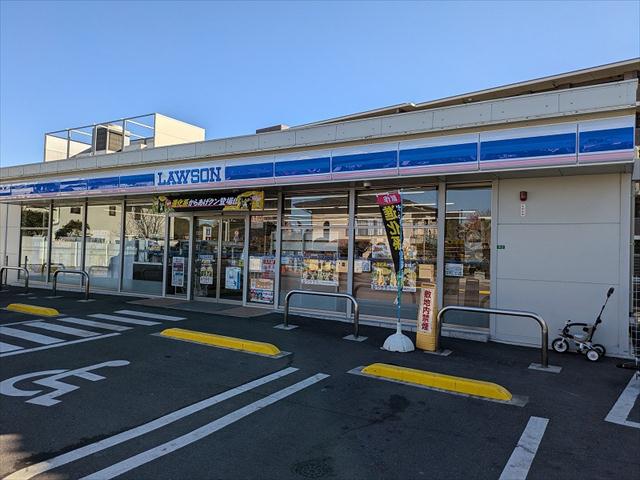 コンビニ　ローソン（コンビニ）まで494m