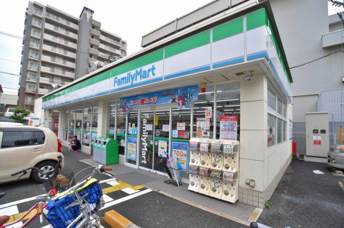 コンビニ　ファミリーマート玉出西店（コンビニ）まで83m