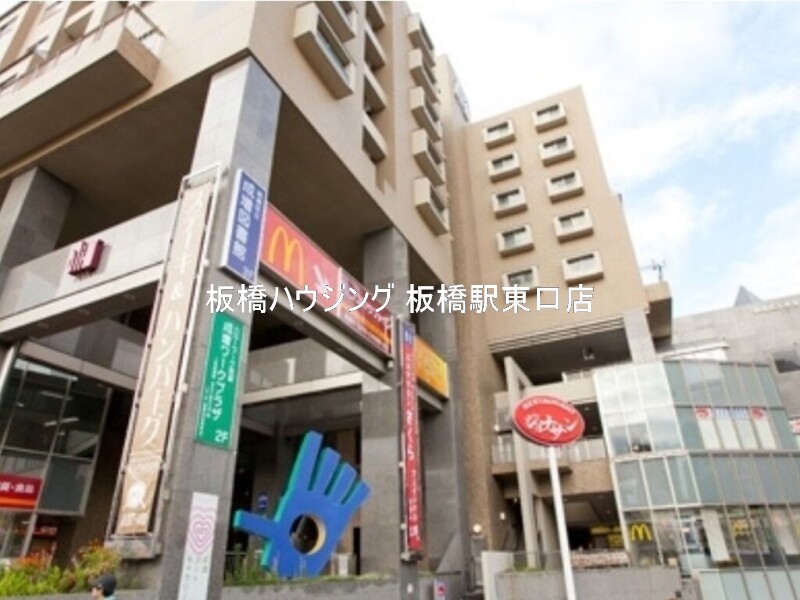 図書館　板橋区立成増図書館（図書館）まで569m