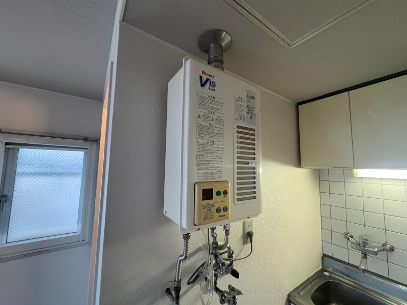 その他設備　給湯器は簡単操作で温度調整ができますよ。