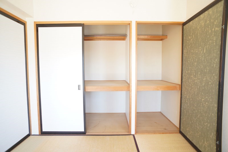 収納　クローゼットへ工事前