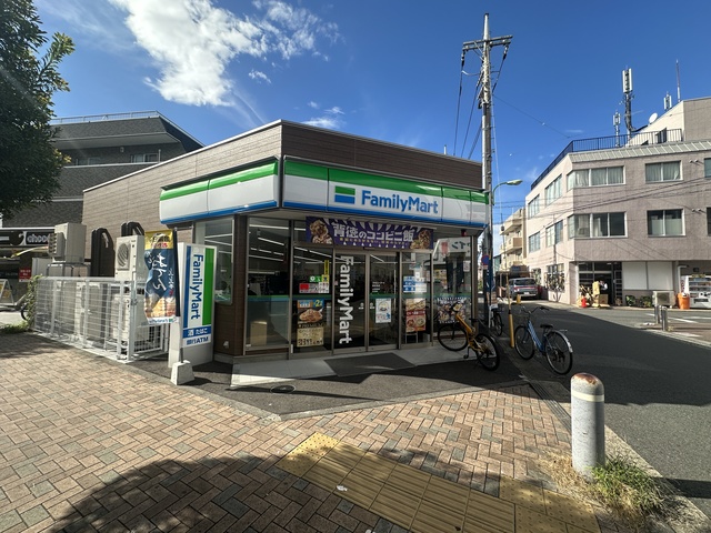 コンビニ　ファミリーマート喜多見店（コンビニ）まで446m