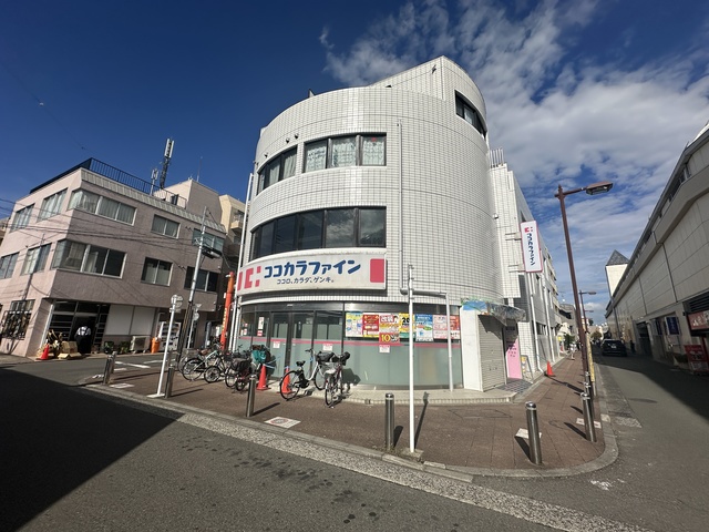 ドラックストア　ココカラファイン喜多見北口店（ドラッグストア）まで498m