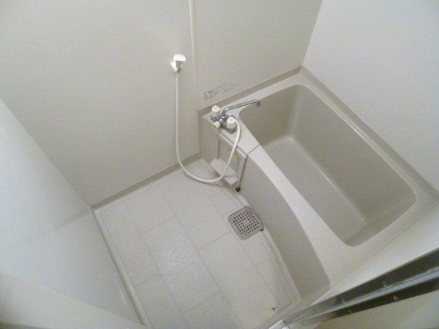 バス・シャワールーム　広めの浴室です。