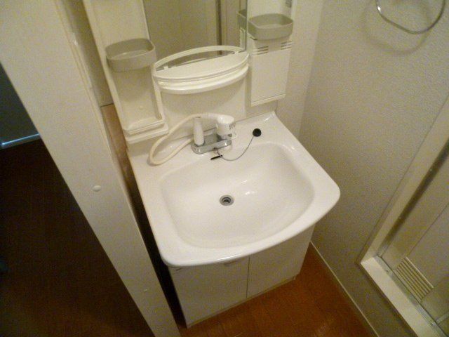 洗面設備　シャンプードレッサーの独立洗面台です。