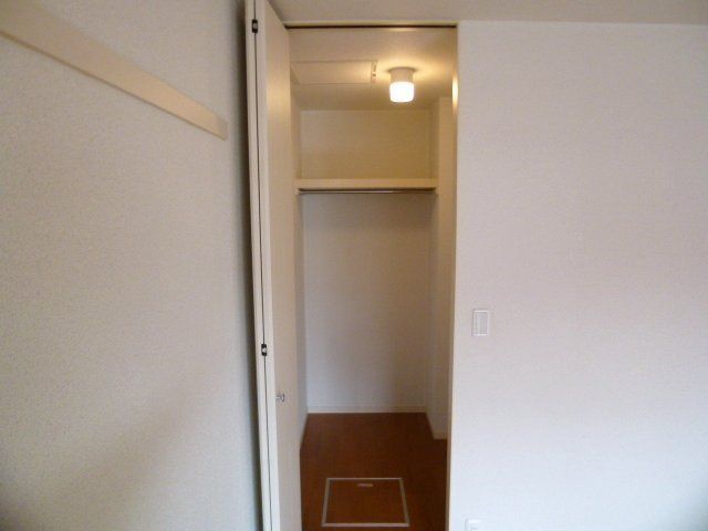 収納　洋室にウォークインクローゼットがあります。