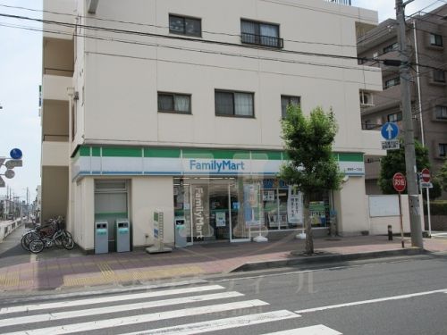 コンビニ　ファミリーマート蕨南町一丁目店（コンビニ）まで408m