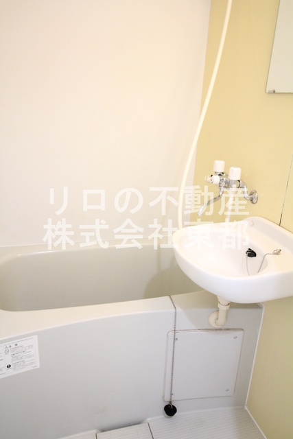 バス・シャワールーム　洗面ボールと一体型のバスルームです♪