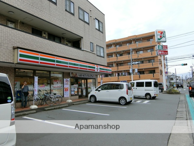 コンビニ　セブンイレブン（コンビニ）まで692m