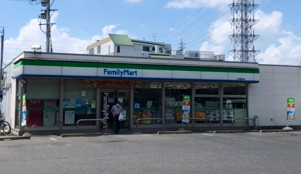 コンビニ　ファミリーマート 笠寺駅前店（コンビニ）まで43m