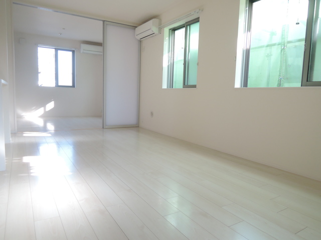 居室・リビング　★明るいフローリングの角部屋です★