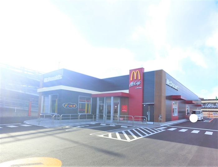 飲食店　マクドナルド 17号高崎店（飲食店）まで593m