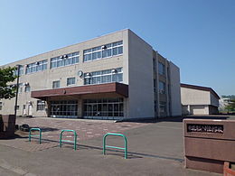 中学校　札幌市立八軒東中学校（中学校）まで795m