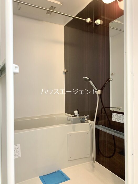 バス・シャワールーム　浴室乾燥機がついています。