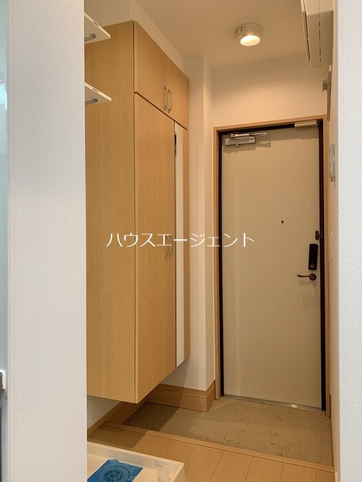 玄関　玄関にはトールタイプのシューズBOXがあります。