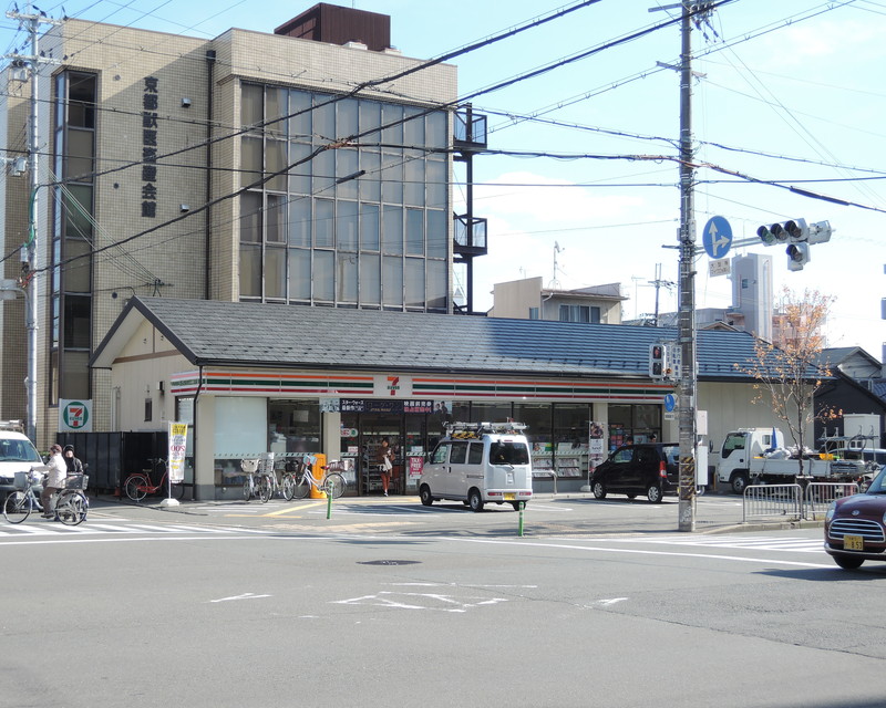 コンビニ　セブンイレブン京都西大路花屋町店（コンビニ）まで122m