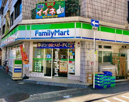 コンビニ　ファミリーマート 西天満店（コンビニ）まで211m
