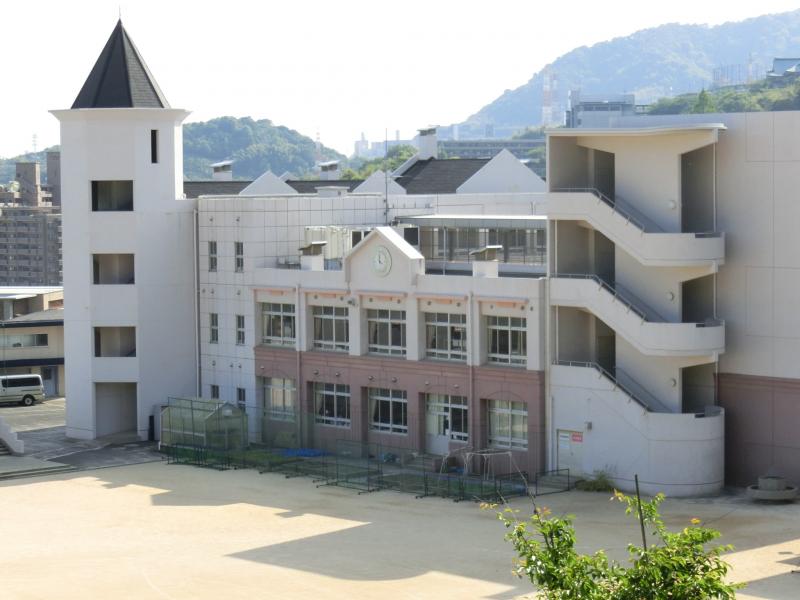 小学校　広島市立高須小学校（小学校）まで641m