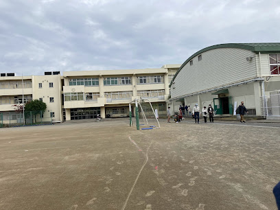 小学校　調布市立八雲台小学校（小学校）まで699m