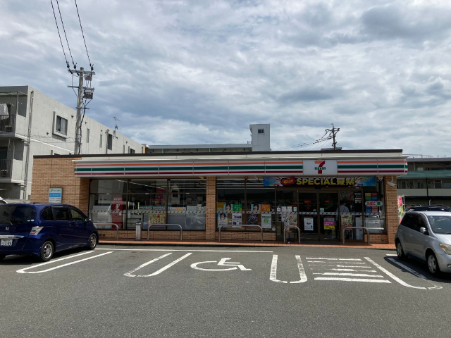 コンビニ　セブンイレブン博多吉塚１丁目店（コンビニ）まで242m