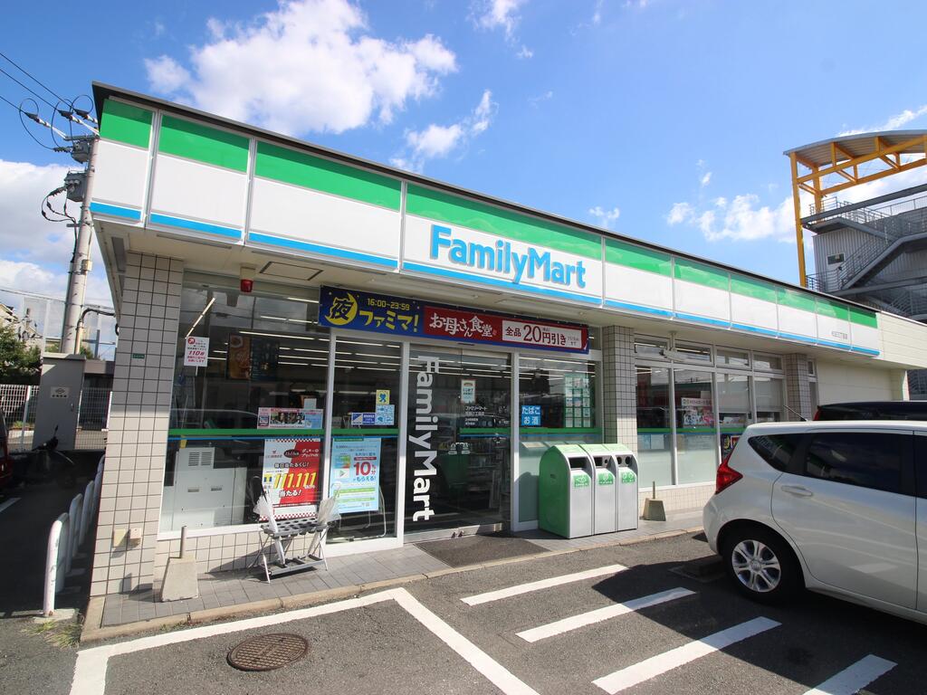 コンビニ　ファミリーマート松田三丁目店（コンビニ）まで333m