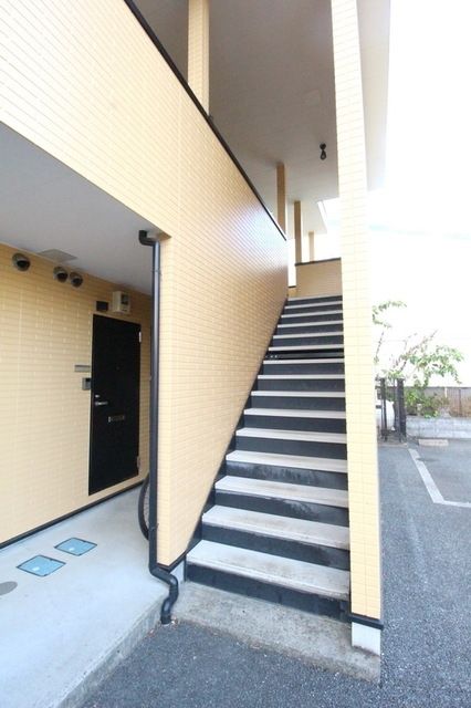 エントランス　建物外階段