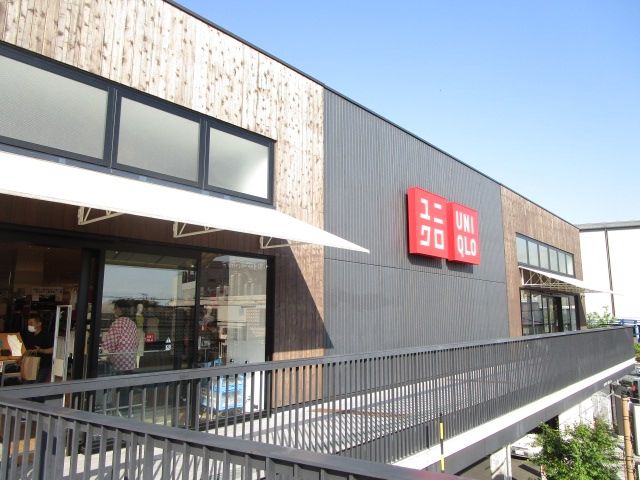 ショッピングセンター　ユニクロ吹田グリーンプレイス店（ショッピングセンター）まで1010m