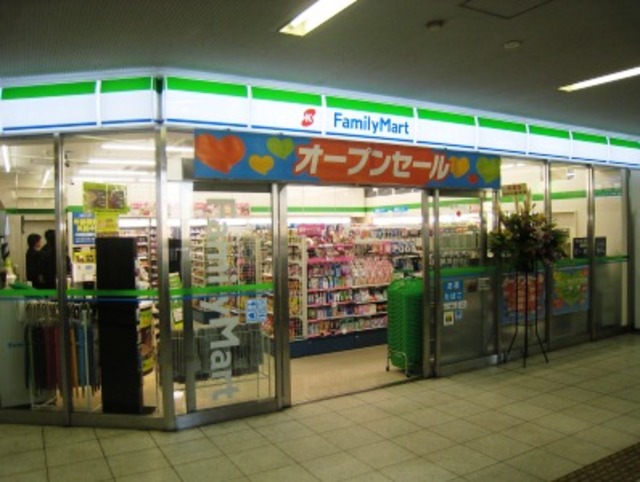 コンビニ　ファミリーマート近鉄五位堂駅改札外橋上店（コンビニ）まで173m