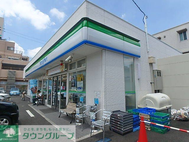 飲食店　ファミリーマートみのり台駅前通り店（飲食店）まで380m