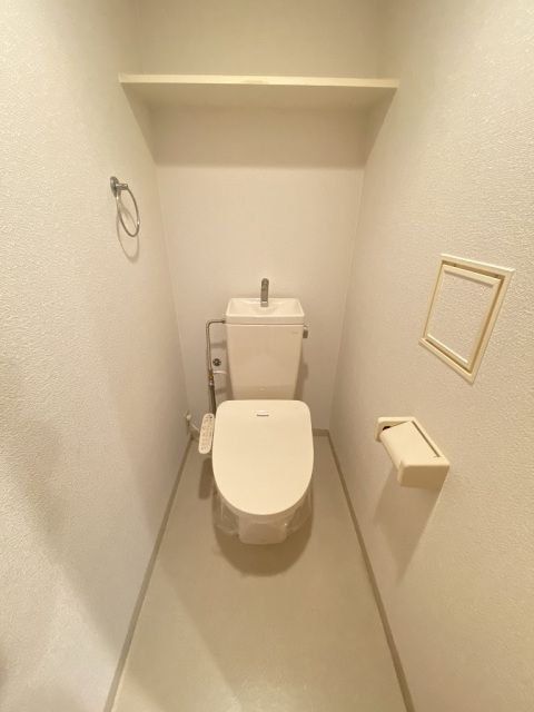 トイレ　現状優先とし写真は参照とする。