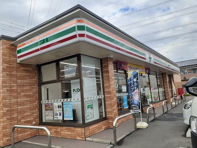 コンビニ　セブンイレブン杉戸内田4丁目店（コンビニ）まで160m