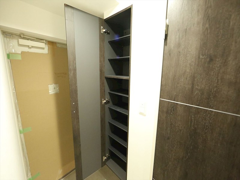 玄関　玄関　シューズボックス付（収納充実してます）