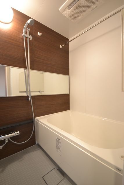 バス・シャワールーム　※別部屋の参考写真です。